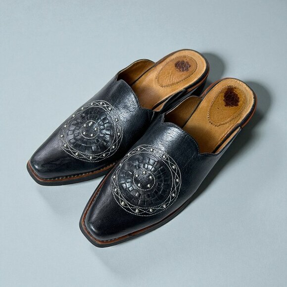 Ariat Mules Women Size 6.5 B Black Leather Studded Medallion Western Slip On - Picture 13 of 13